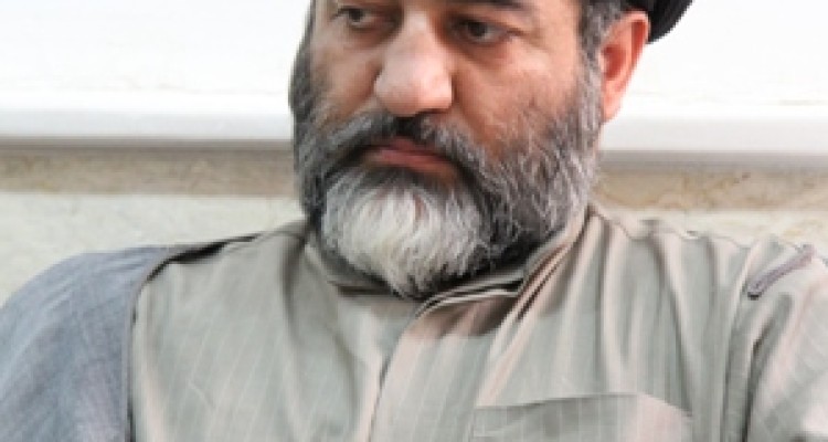 انتقاد امام جمعه اسلام آبادغرب از تبلیغات زود هنگام کاندیداهای مجلس دهم در شهرستان