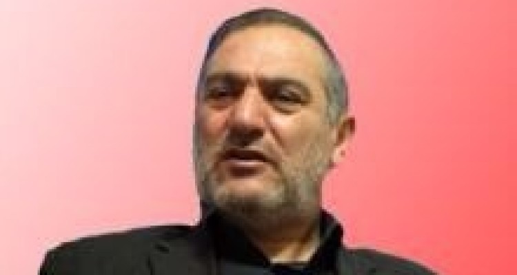 دولت نباید با افزایش قیمت بنزین به تورم دامن بزند/این تصور غلطی است که بدون تکیه بر آمریکا نمی توانیم مشکلات خود را حل کنیم