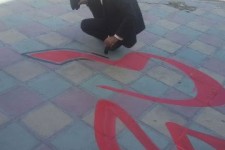 نوشتن رذایل اخلاقی بر کف پیاده رو شهر اسلام آبادغرب