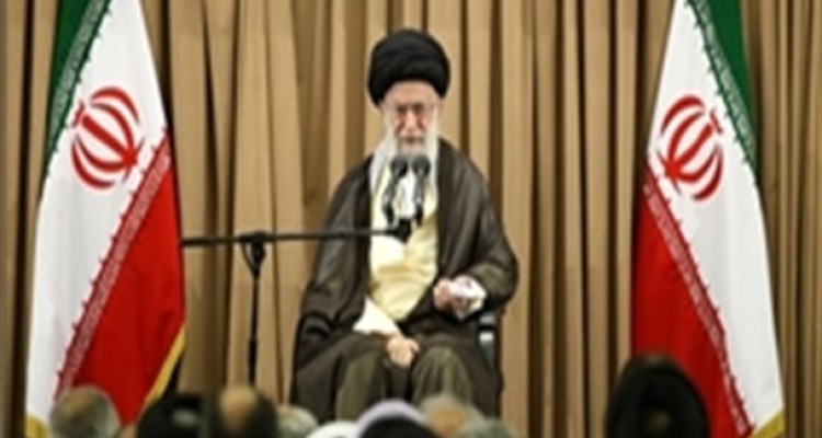 عاملان جنایت هفتم تیر آزادانه در اروپا و امریکا فعالیت می‌کنند/ کسانی که چهره هیولایی امریکا را با بزک رسانه‌ای می‌پوشانند خائنند