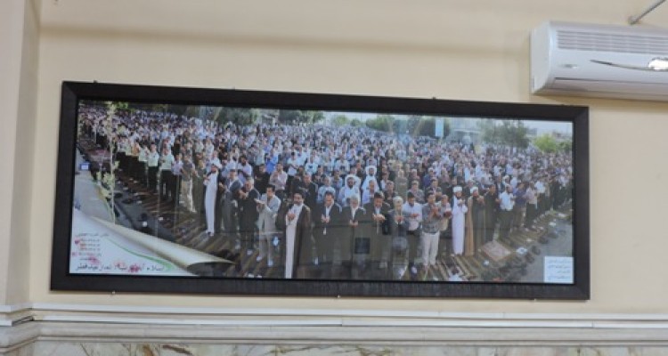 نصب تابلو تجلی عشق در مسجد جامع اسلام آباد غرب