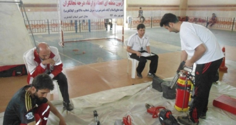 برگزاری آزمون ارتقاء درجه نجاتگران هلال احمر  شهرستان های غرب استان در اسلام آبادغرب 