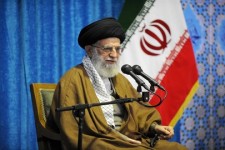 مذاکره با آمریکا ممنوع است/ عده‌ای با سهل‌اندیشی مذاکره با شیطان بزرگ را توجیه می‌کنند/ تلاش دشمن برای تغییر محاسبات مسئولان و افکار مردم