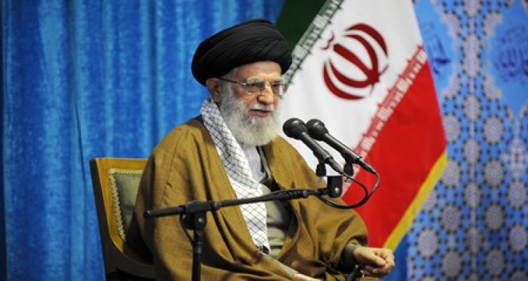 مذاکره با آمریکا ممنوع است/ عده‌ای با سهل‌اندیشی مذاکره با شیطان بزرگ را توجیه می‌کنند/ تلاش دشمن برای تغییر محاسبات مسئولان و افکار مردم