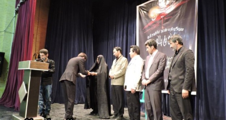 سوگواره شعر عاشورایی در اسلام آبادغرب برگزار شد/کم سعادتی مسئولین از حضور در این مراسم مذهبی