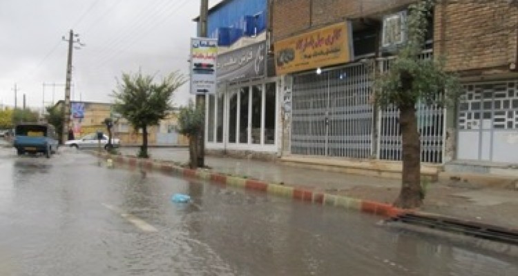 بارش شدید باران و آبگرفتگی معابر در اسلام آبادغرب /هوای کرمانشاه تا روز شنبه بارانی است