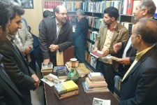 فرماندار و مسولین  اسلام آبادغرب با هدف ترویج فرهنگ مطالعه کتاب خریداری کردند