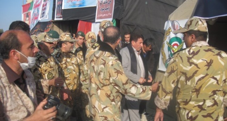 خدمات رسانی تیپ181 زرهی ارتش به زائرین حسینی در مرز مهران+عکس