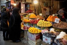 وقتی بازار شب عید برای جیب ها نقشه می کشد/ زیان مردم از تخلفات بقال و چقال