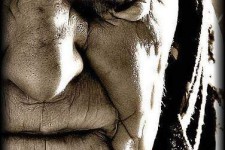 حکایت یک پیرزن از قصه پر غصه فقر در زیر پوست شهر/ لزوم توجه دولت نسبت به ریشه کنی فقر و بیکاری در اسلام آبادغرب