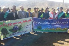 پاکسازی حاشیه کمربندی اسلام آبادغرب از وجود زباله توسط دوستداران محیط زیست