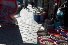 عملکرد متناقض شهرداری در برخورد با سد معبر و دستفروشان اسلام آبادغرب