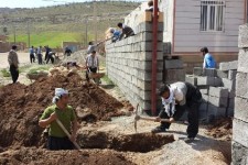 مشق عشق خدمت در جبهه های سازندگی/ یاری رسانی بسیجیان به روستاهای محروم اسلام آبادغرب + تصاویر