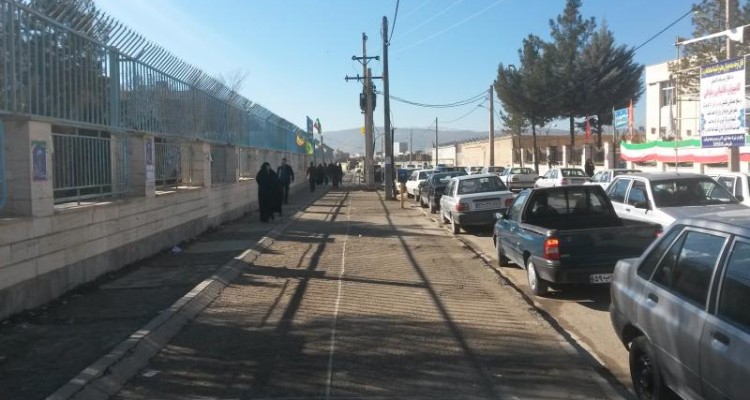 معضل ترافیکی که دامن گیر شهرک جهاد اسلام آبادغرب شده است/معاون فرماندار: تا کنون مشکلی دیده نشده است