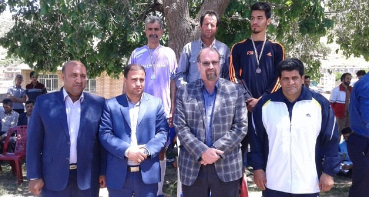 مسابقه دو استقامت" احترام به سالمندان"  در روستای سرخک اسلام آبادغرب برگزار شد