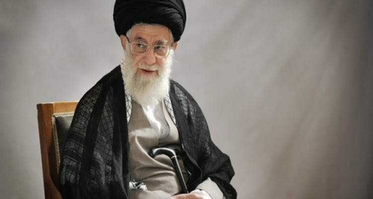 احوال پرسی رهبر انقلاب از خانواده شهید حاتمی/ فرشته‌روح‌افزا:"برای من جالب بود که رهبری با آن‌ همه مشغله‌ ما را به خاطر داشته باشند و از ما یاد کنند"