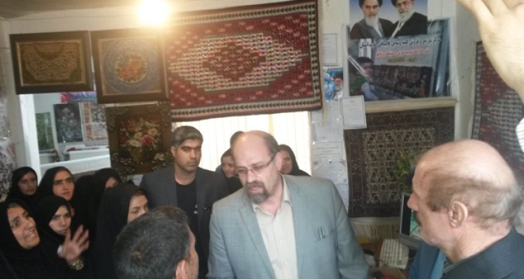 دیدار فرماندار با جمعی از قالیبافان اسلام آبادغرب