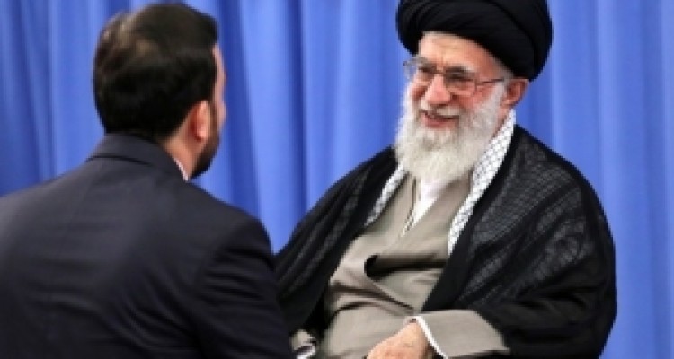 سخن اصلی من به دانشجویان تقویت ایمان است/ براساس قانون و منطق، رهبری نمی‌تواند در تصمیم‌گیری‌های جزئی و اجرایی وارد شود/اوضاع کنونی بسیار شبیه جنگ احزاب است