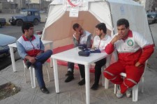 حضور امدادگران هلال احمر اسلام آبادغرب در نماز عید فطر/استقرار اکیپ های امدادی در مسیر تردد نماز گزاران