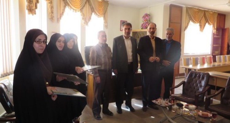 تجلیل از بانوان کارمندان محجبه به مناسبت هفته عفاف و حجاب+تصویر