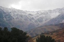 علم کوه در نیمه مرداد سفید پوش شد