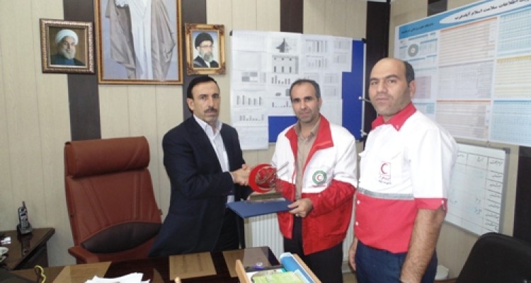 تجلیل از پزشکان داوطلب جمعیت هلال احمر اسلام آباد غرب 