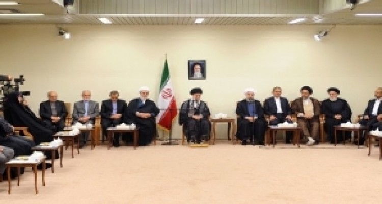 هفت اولویت و سرفصل مهم برای دولت/ نباید از حقوق‌های نجومی به آسانی عبور کرد /دولت نباید خود را سرگرم بحث‌های انتخاباتی کند