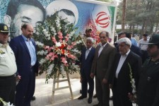 غبار روبی و عطر افشانی مزار شهدای اسلام آبادغرب +تصاویر