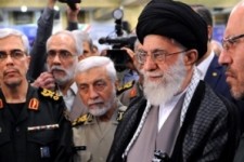 باید علاوه بر توان دفاعی توان تهاجمی را نیز افزایش دهیم/غیر از سلاح شیمیایی و هسته‌ای، محدودیتی در گسترش صنایع دفاعی نداریم