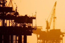 اصلاح قراردادهای جدید نفتی در حد حرف است/ هیچ مسئله محرمانه ای در جلسه غیر علنی مطرح نشد/ هیچ کس جز دولت از قراردادهای جدید نفتی اطلاعی ندارد