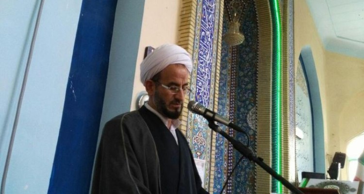 اگر همه ما صدقه بدهیم فقیری در جامعه نمی ماند/ باید مواظب باشیم که چه کسانی را بر سرنوشت خود مسلط می کنیم