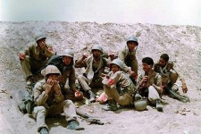 شیشلیگ خوری رزمندگان در جبهه!+تصاویر