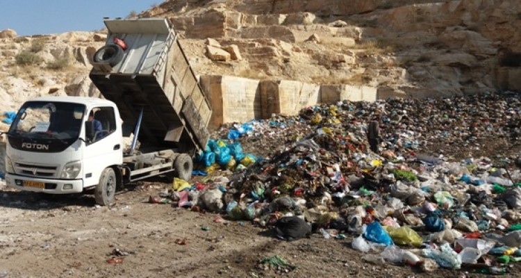 لزوم تسریع در احداث کارخانه پسماند اسلام آباد غرب/دفن غیر اصولی زباله و نفوذ شیرابه به آبهای زیر زمینی 