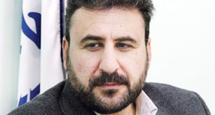 حمله احزاب تک نفره به فلاحت پیشه و تهدید او/ حق انتقاد از دولت را نداری!!