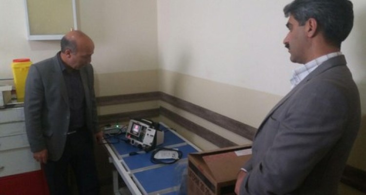 نصب و راه اندازی دستگاه شوک الکتریکی در مرکز بهداشتی درمانی حمیل