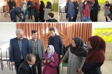 تهیه و توزیع البسه زمستانی برای دانش آموزان نیازمند در اسلام آبادغرب