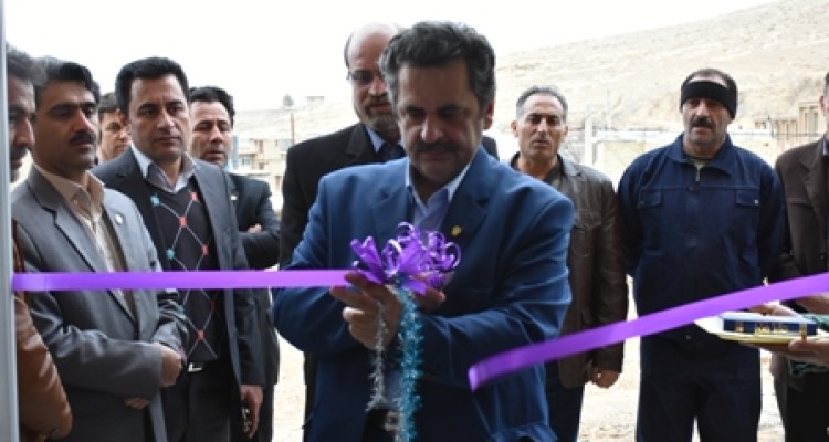 بهره برداری از یک مرکز بهداشتی در اسلام آباد غرب/  کلنگ زنی ساخت دو مرکز بهداشتی در روستا های شهرستان