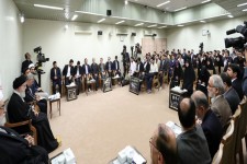 جوانان مؤمن و انقلابی را بسیار دوست دارم و از آنان پشتیبانی می کنم/از افراد متزلزل در راه دین و انقلاب باید حذر و پرهیز کرد/لزوم ثبات و ایستادگی در راه انقلاب و حرکت جهادی در مسیر آرمانها