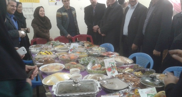 جشنواره غذاهای سالم و سنتی در اسلام آبادغرب برگزار شد