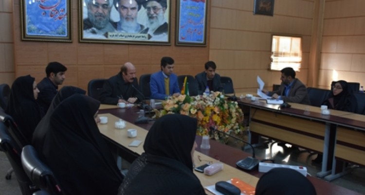 جلسه کارگروه اشتغال با محوریت توسعه فرش بافی در اسلام آباد غرب 