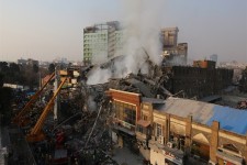 «آتش‌فشان» پلاسکو خاموش نمی‌شود/ بازدید رئیس‌جمهور از عملیات آواربرداری و امداد در آوارهای پلاسکو/آواربرداری کامل تا ۶ روز دیگر/ ارائه وام ۱۰۰ میلیونی به تولیدی‌های پلاسکو