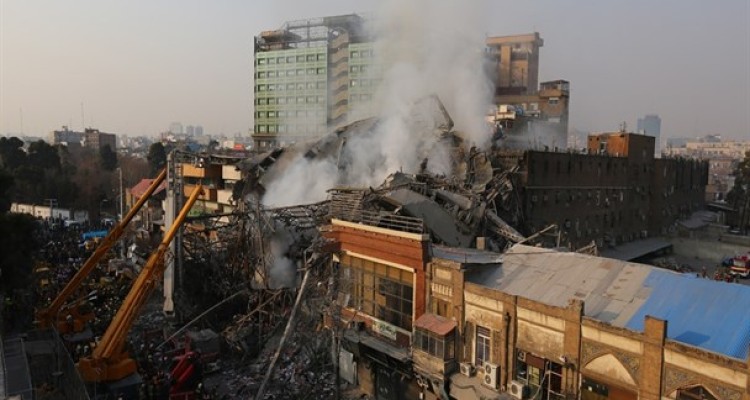 «آتش‌فشان» پلاسکو خاموش نمی‌شود/ بازدید رئیس‌جمهور از عملیات آواربرداری و امداد در آوارهای پلاسکو/آواربرداری کامل تا ۶ روز دیگر/ ارائه وام ۱۰۰ میلیونی به تولیدی‌های پلاسکو