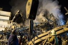 شب های سخت امدادگران در خرابه های پلاسکو+فیلم