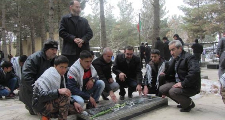 غبار روبی و عطر افشانی مزار شهدا توسط پرسنل و دانش آموزان مجتمع فرهنگی تربیتی شهید صادقی  کمیته امداد شهرستان 