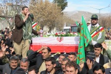 استقبال باشکوه مردم از پیکر اولین شهید مدافع حرم شهرستان اسلام آبادغرب +تصاویر