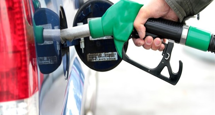 آخرین اخبار از تغییرات قیمت بنزین در سال 96/بلاتکلیفی کارت های سوخت هنوز ادامه دارد/سوخت مورد نیاز خودروها برای نوروز تامین شد