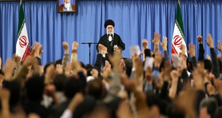 تعبیر «آشتی ملی» معنی ندارد/مردم با کسانی که روز عاشورا جوان بسیجی را با قساوت کتک زدند آشتی نمی‌کنند/ مسئولین باید نشان دهند در حوزه اقتصاد چه اقدام و عملی کردند؟