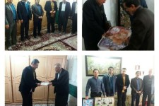 دیدارمسئولین اسلام آبادغرب با خانواده ای که 7 شهید تقدیم نظام اسلامی نمود+عکس