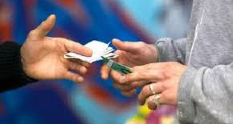 تلنگر... موادفروش ها مرخصی استعلاجی نمی روند!