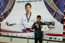 مدال برنز مسابقات تکواندو جهان  برگردن دانش آموزی از اسلام آباد غرب+عکس